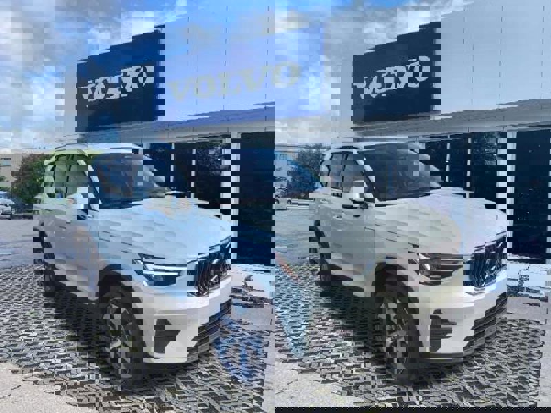 Certified 2025 Volvo XC40 B5 Core w/ Protection Package Premier image 1