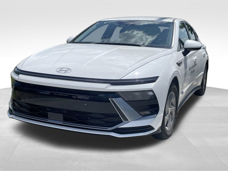 Used 2025 Hyundai Sonata SE image 1