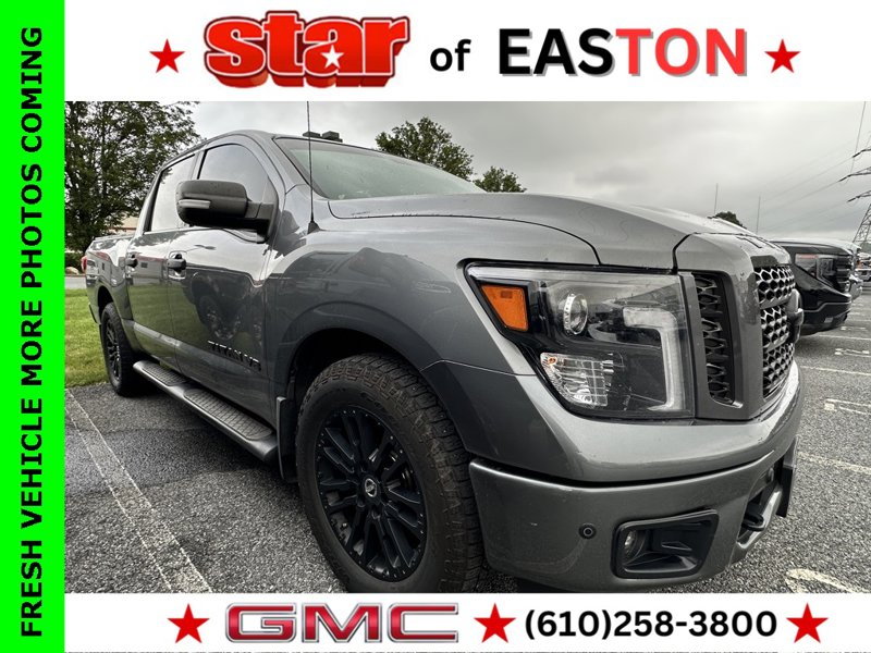 Used 2018 Nissan Titan SV w/ SV Convenience Package image 1
