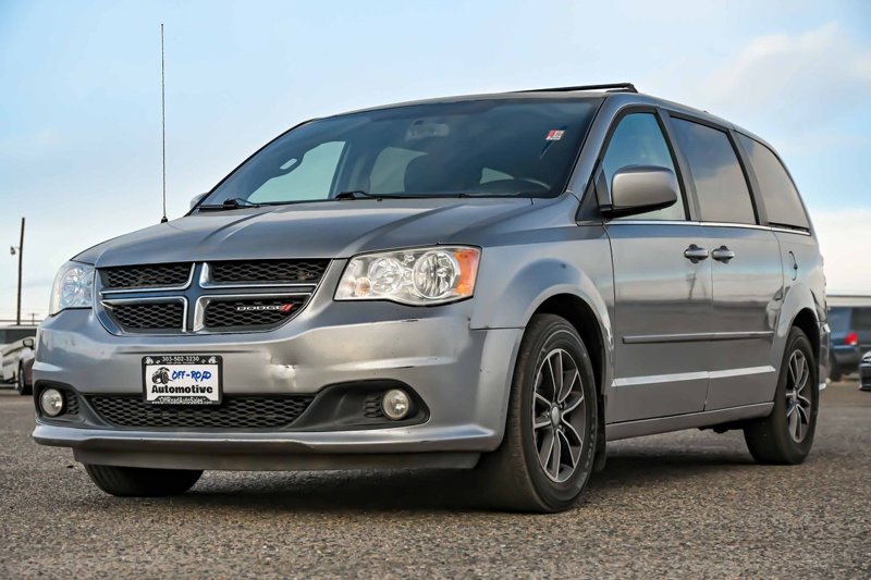 Used 2017 Dodge Grand Caravan SXT image 1