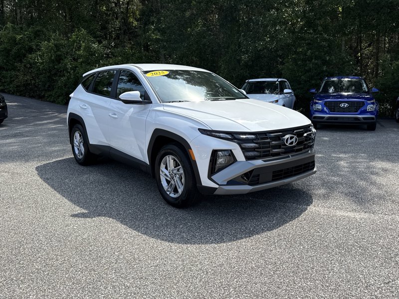 Certified 2025 Hyundai Tucson SE image 1