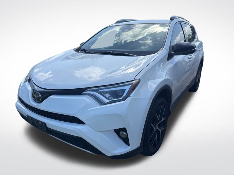 Used 2018 Toyota RAV4 SE image 1
