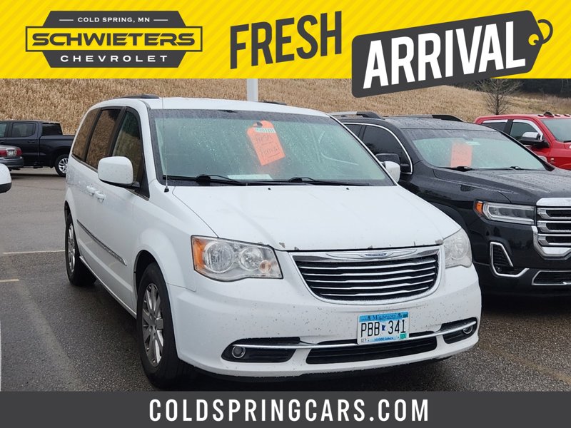 Used 2016 Chrysler Town & Country Touring image 1
