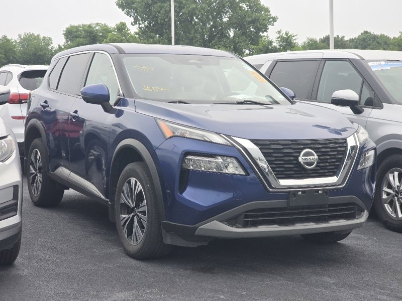 Used 2021 Nissan Rogue SV image 1