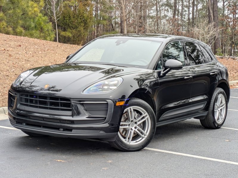 Certified 2022 Porsche Macan image 1