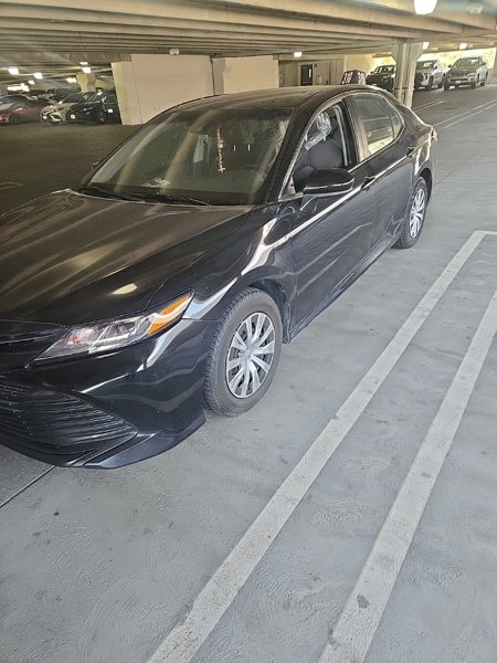 Used 2020 Toyota Camry LE image 1
