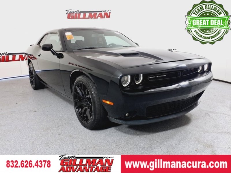 Used 2017 Dodge Challenger R/T image 1