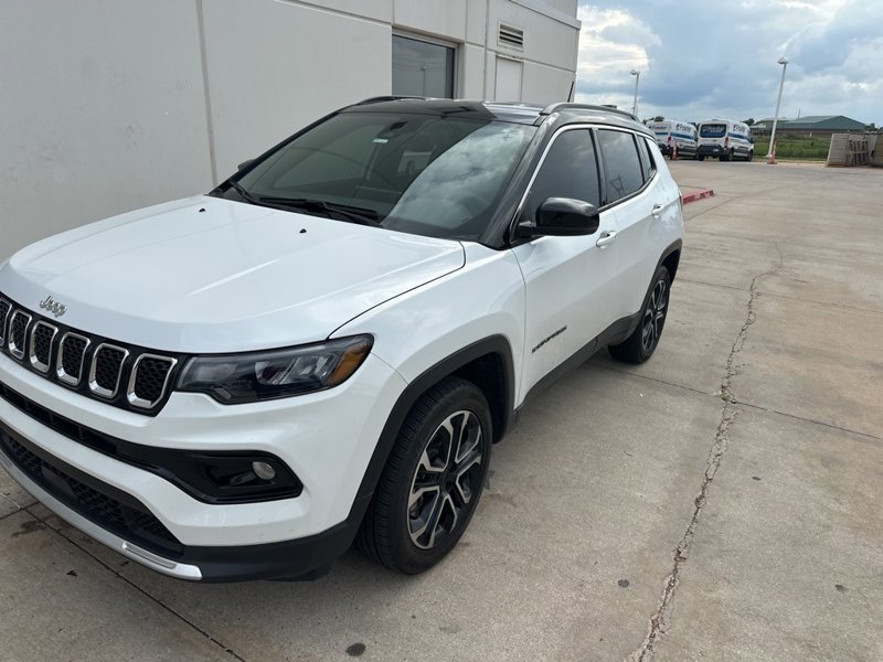 Used 2023 Jeep Compass Limited image 1