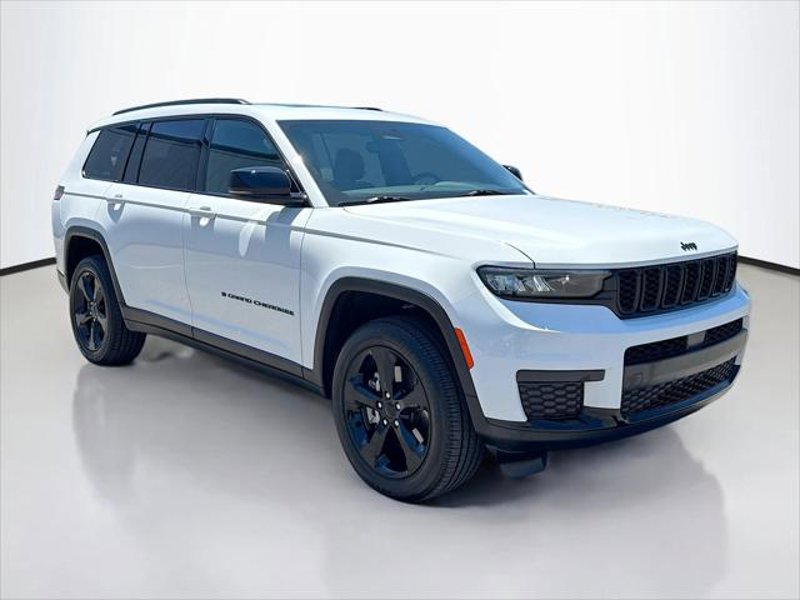 Certified 2023 Jeep Grand Cherokee L Laredo image 1