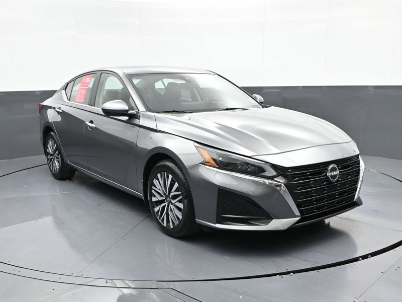 Certified 2023 Nissan Altima 2.5 SV image 1