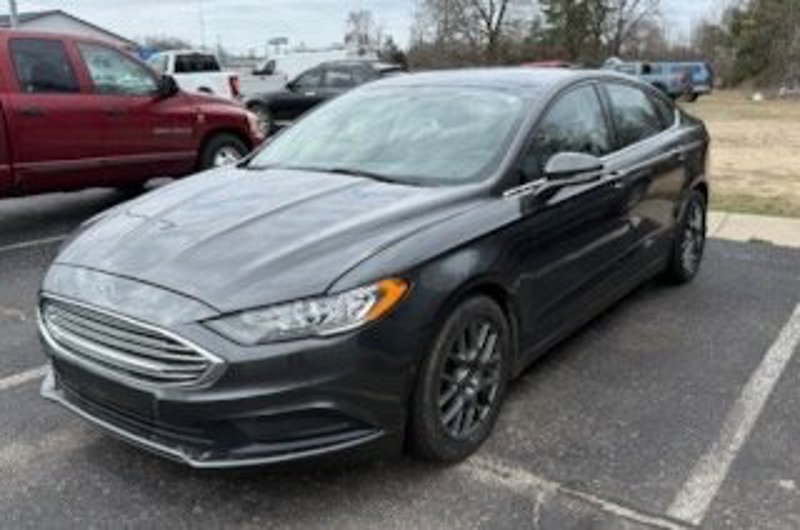 Used 2017 Ford Fusion SE w/ Fusion SE Technology Package image 1