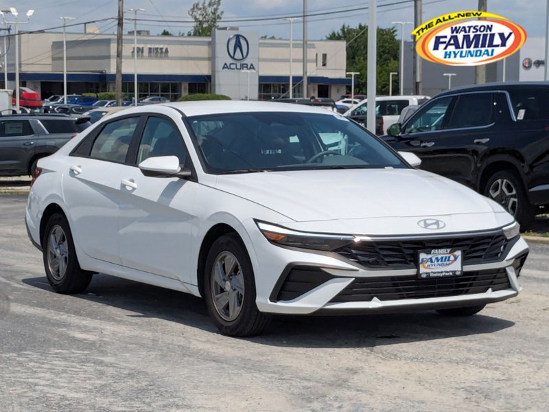 Certified 2025 Hyundai Elantra SE image 1