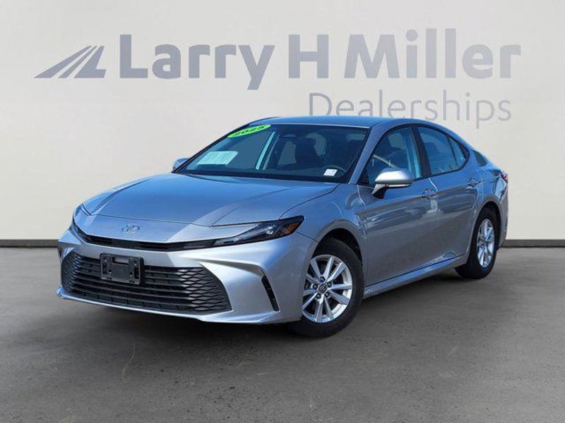 Certified 2025 Toyota Camry LE image 1