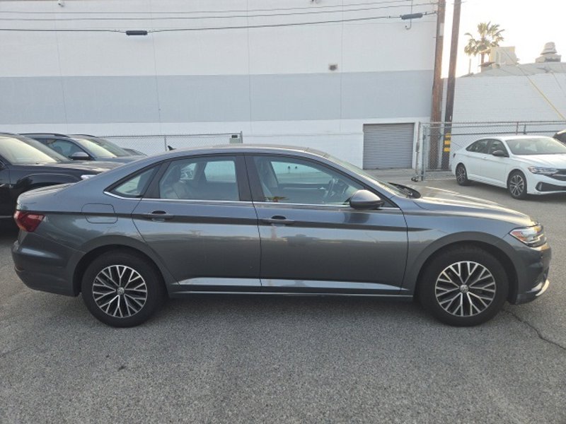 Used 2019 Volkswagen Jetta SE image 1