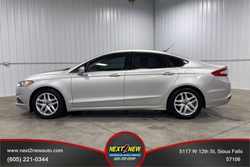 Used 2015 Ford Fusion SE image 1
