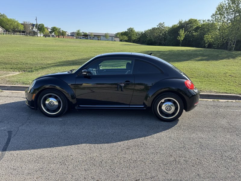 Used 2012 Volkswagen Beetle 2.5 image 1