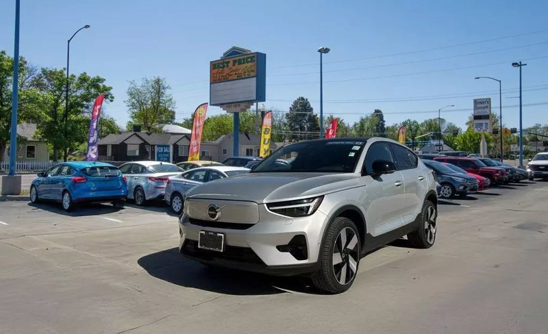 Used 2023 Volvo C40 P8 Recharge Ultimate w/ Protection Package Premier image 1
