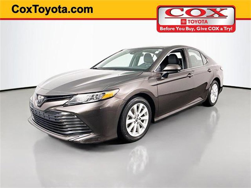 Used 2019 Toyota Camry LE image 1