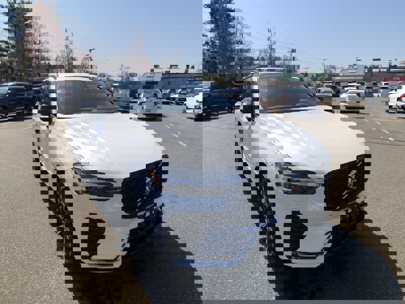 Certified 2022 Volvo XC60 B6 R-Design w/ Climate Package image 1