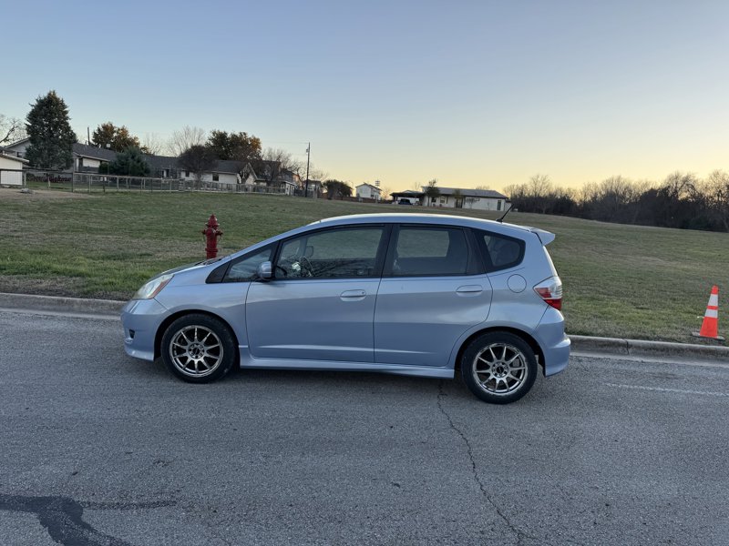 Used 2010 Honda Fit Sport image 1