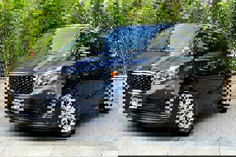 Used 2016 Kia Sedona EX image 1