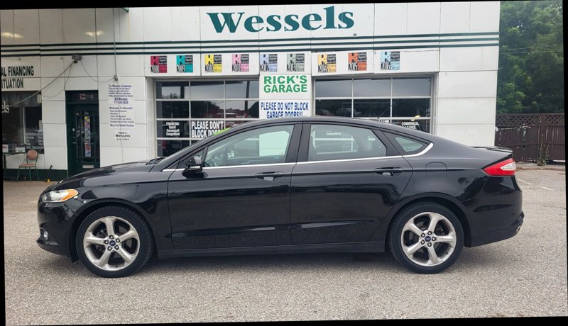 Used 2015 Ford Fusion SE w/ Equipment Group 201A image 1