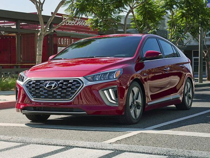 Certified 2022 Hyundai Ioniq SE image 1