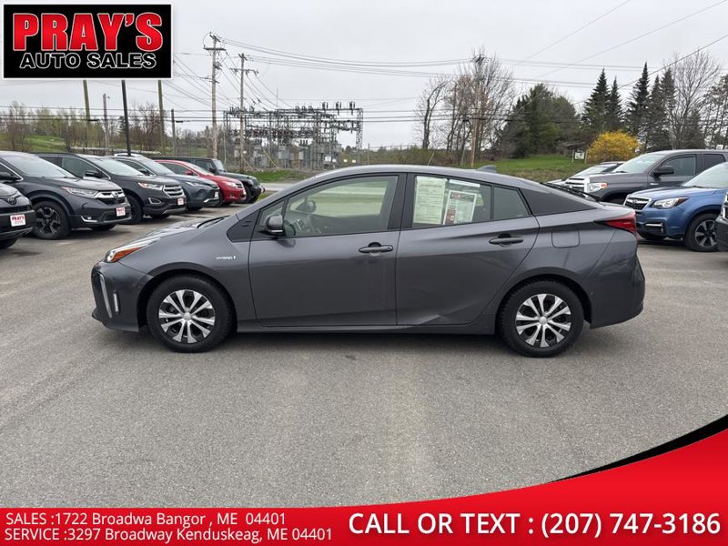 Used 2020 Toyota Prius LE image 1
