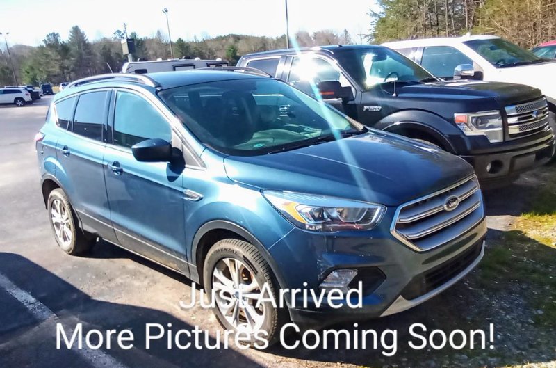 Used 2018 Ford Escape SEL image 1