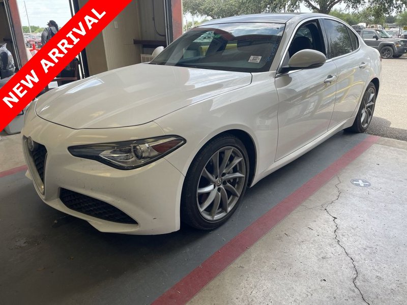 Used 2018 Alfa Romeo Giulia image 1