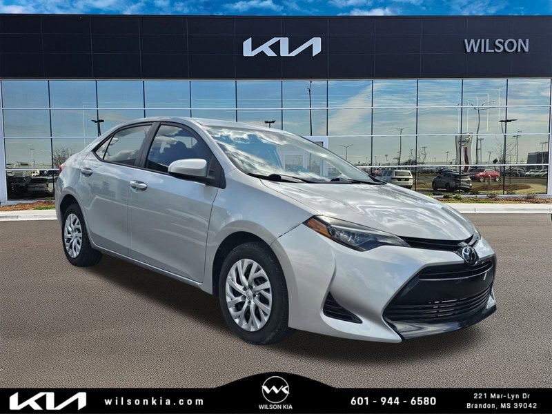 Used 2018 Toyota Corolla LE image 1