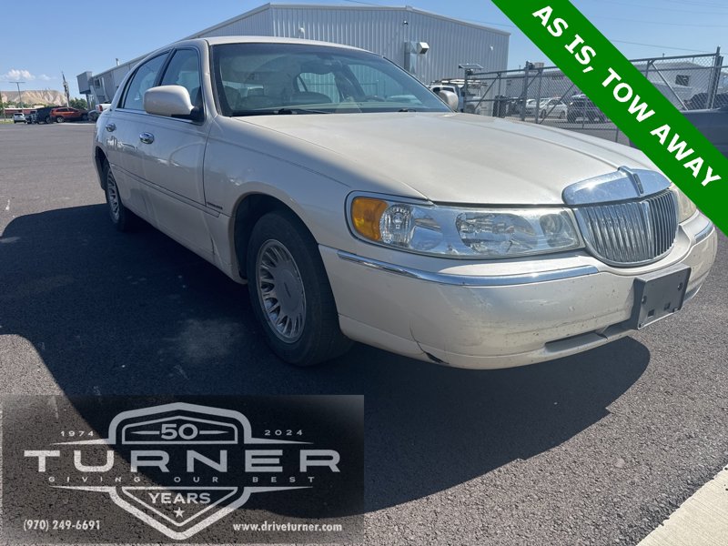 Used 2000 Lincoln Town Car Cartier image 1