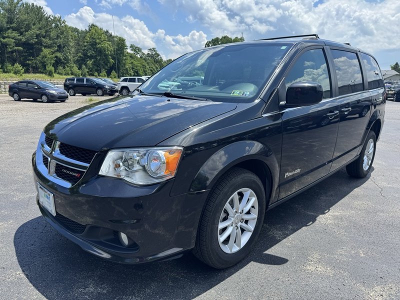 Used 2018 Dodge Grand Caravan SXT image 1