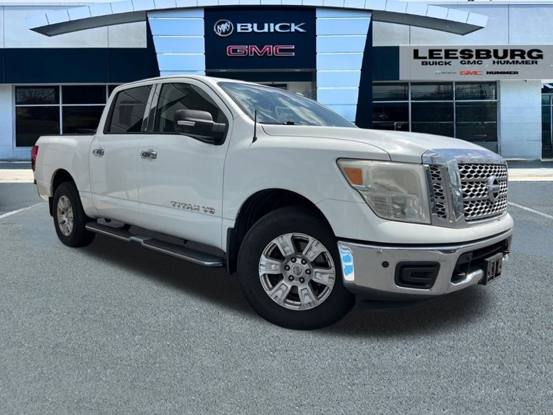 Used 2018 Nissan Titan SV w/ SV Convenience Package image 1