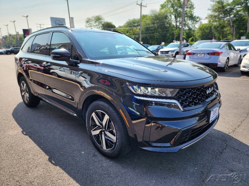 Certified 2022 Kia Sorento S w/ Panoramic Sunroof Package image 1