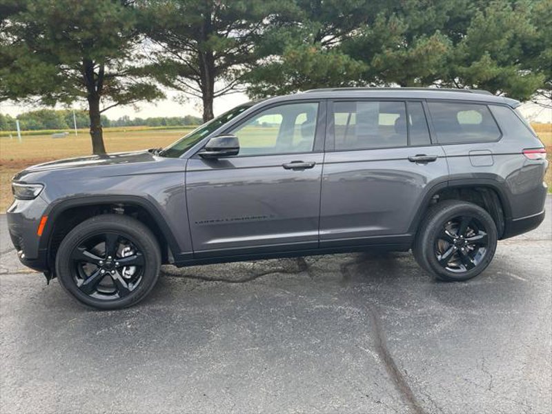 Certified 2024 Jeep Grand Cherokee L Altitude image 1