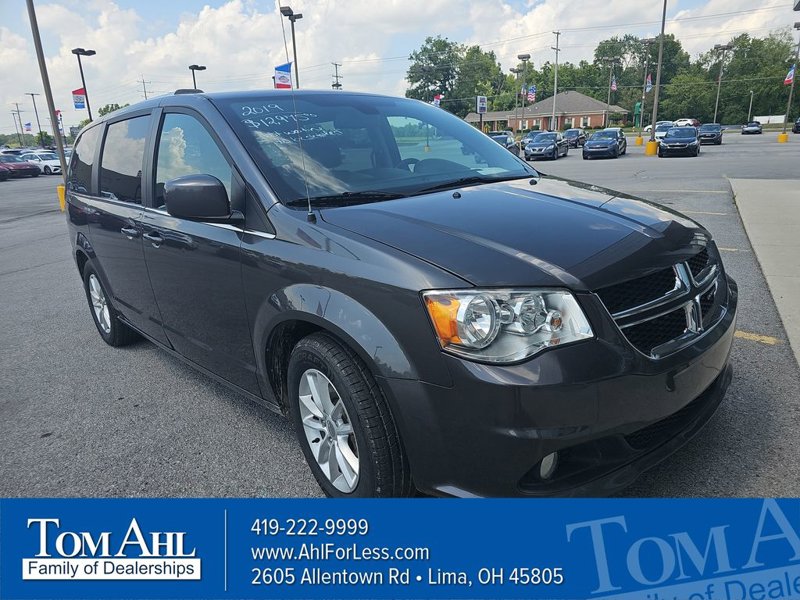 Used 2019 Dodge Grand Caravan SXT image 1