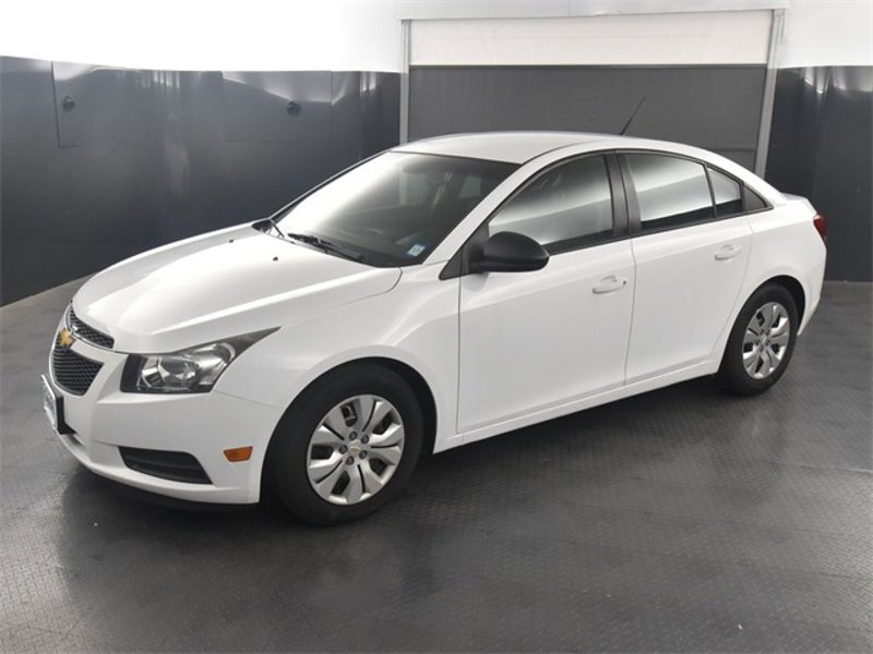 Used 2014 Chevrolet Cruze LS image 1