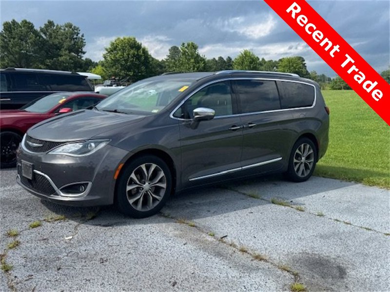 Used 2017 Chrysler Pacifica Limited image 1