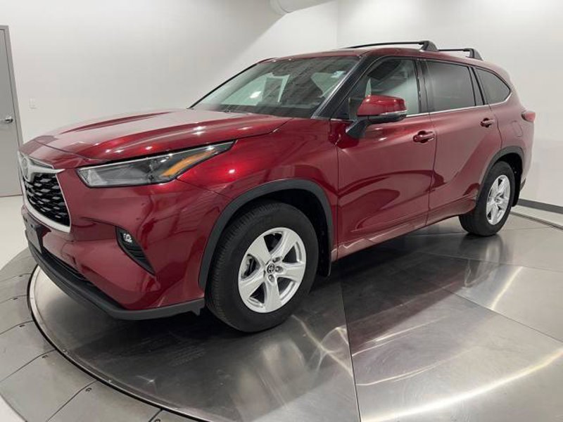 Certified 2022 Toyota Highlander LE image 1