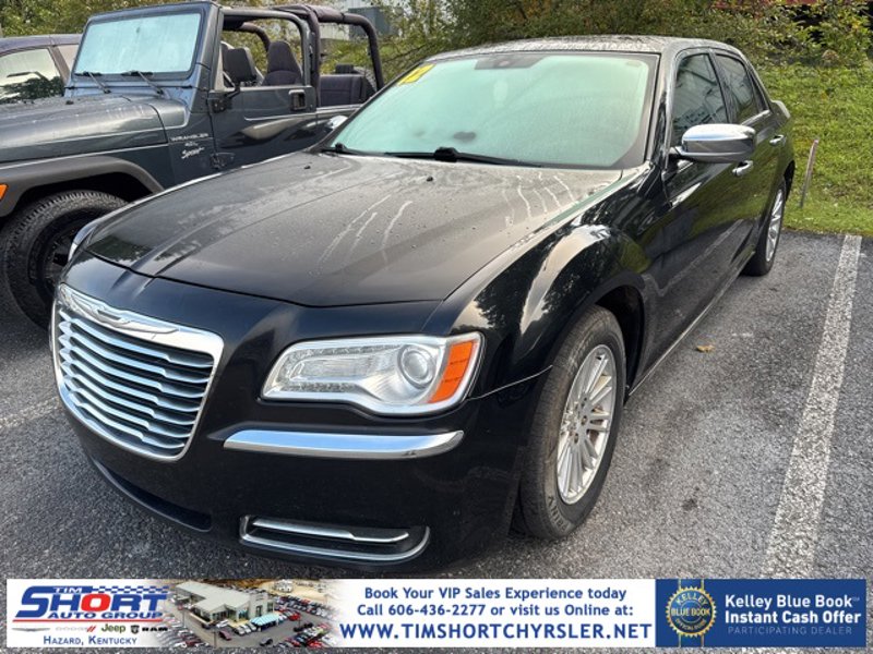 Used 2012 Chrysler 300 image 1