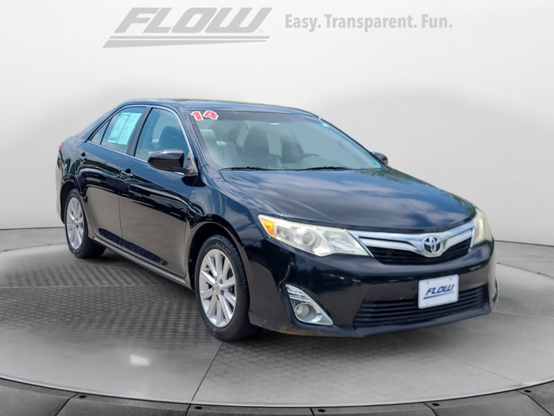 Used 2014 Toyota Camry XLE image 1