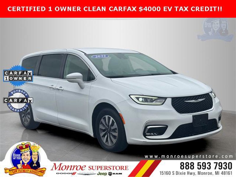 Certified 2022 Chrysler Pacifica Touring-L image 1