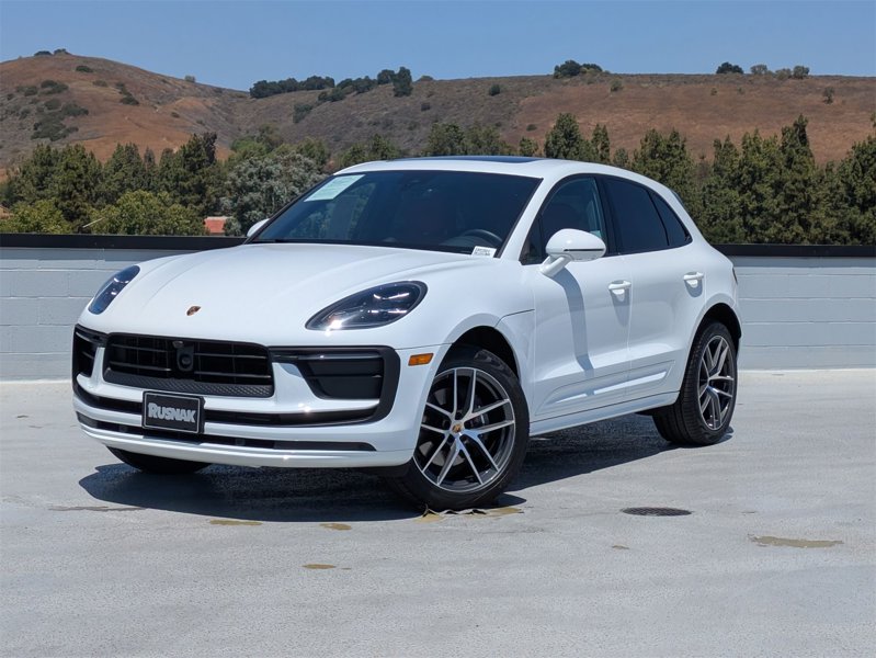Certified 2025 Porsche Macan image 1