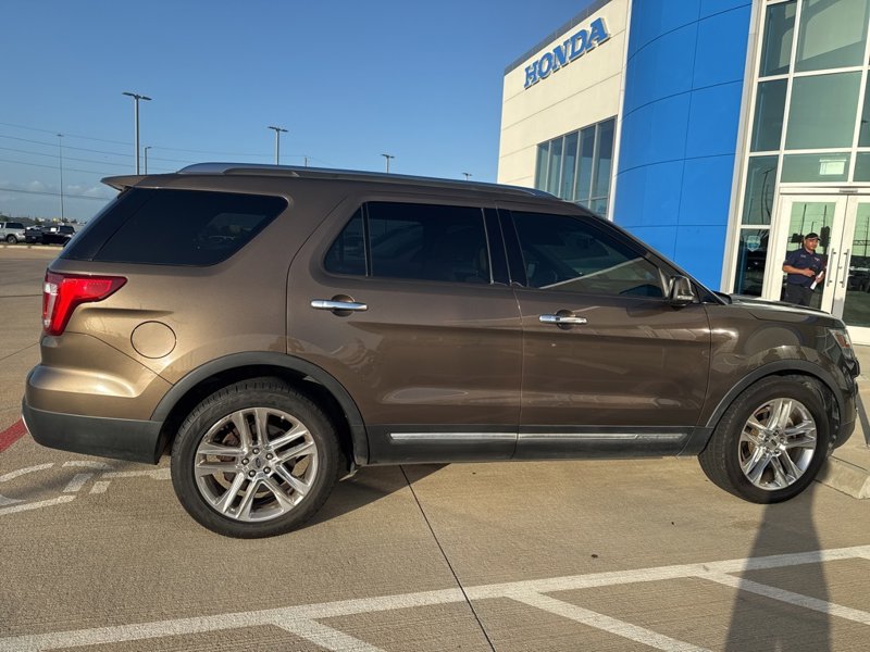 Used 2016 Ford Explorer Limited image 1
