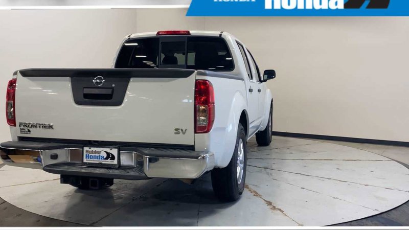 Used 2019 Nissan Frontier SV image 1