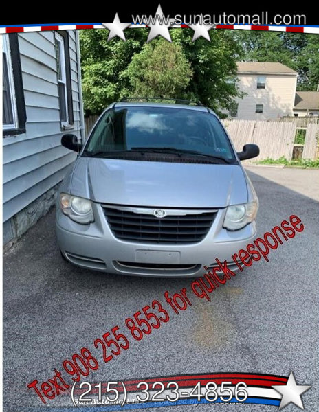 Used 2005 Chrysler Town & Country Touring image 1