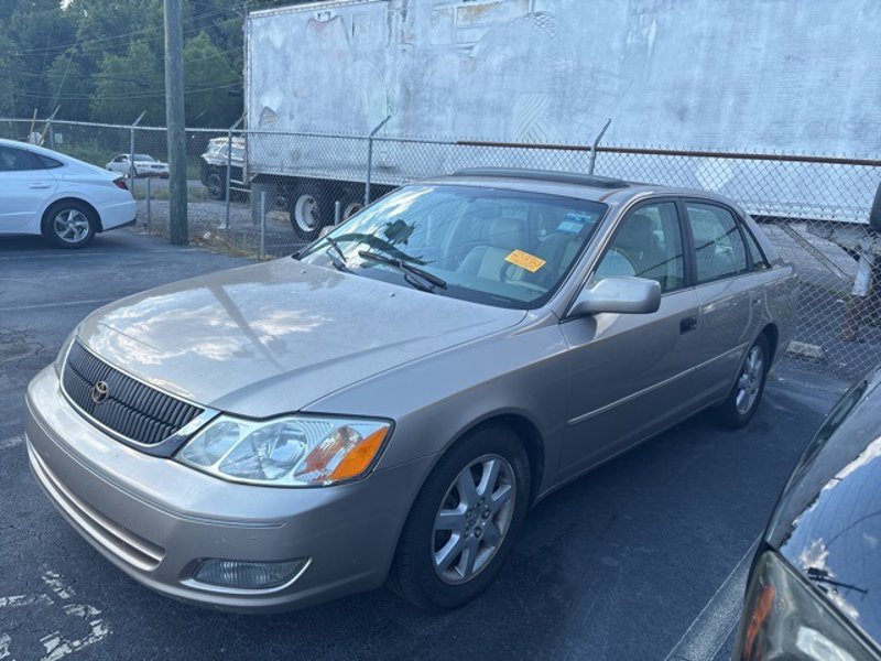 Used 2000 Toyota Avalon XL image 1