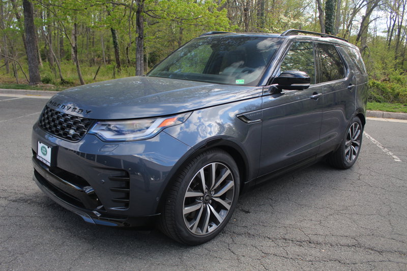 Certified 2024 Land Rover Discovery Dynamic SE image 1