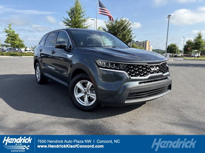 Certified 2023 Kia Sorento LX image 1